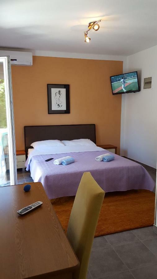 Pansion Kaleb Bed & Breakfast Brbinj Exterior foto