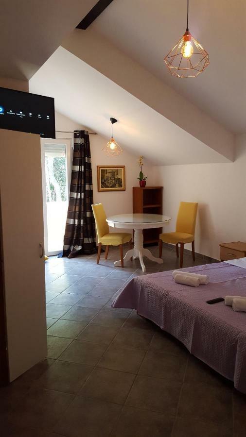 Pansion Kaleb Bed & Breakfast Brbinj Exterior foto